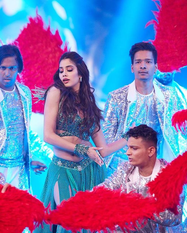 Glamorous Pictures Of Janhvi Kapoor On Stage